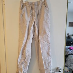 Lightweight pants in khaki